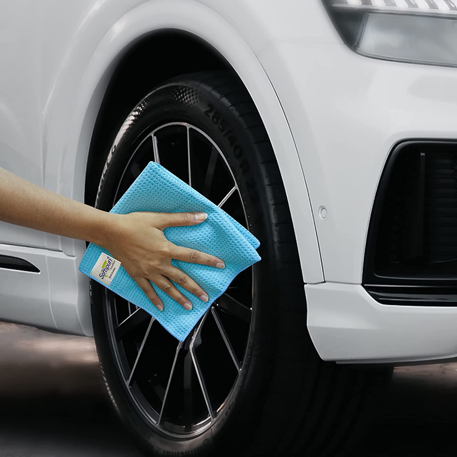 Softspun 400 GSM microfiber cloth is best for drying and best car polishing towel